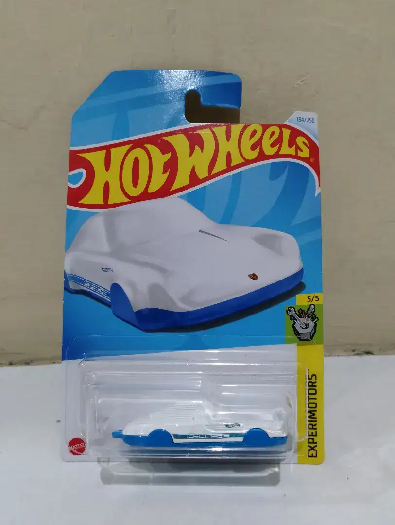 Hot wheels porsche key chain