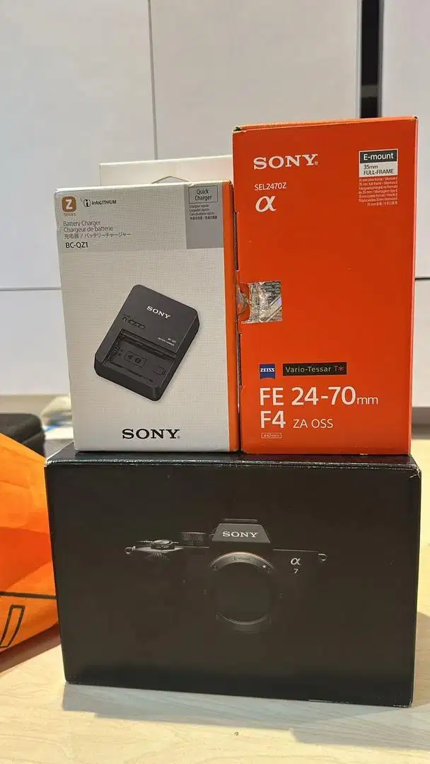 SONY A7 IV dan LENSA ( LIKE NEW )