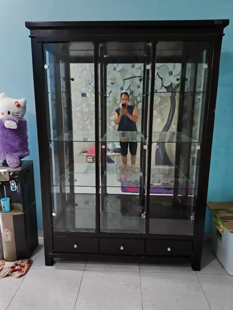 Di jual lemari hias kaca murah