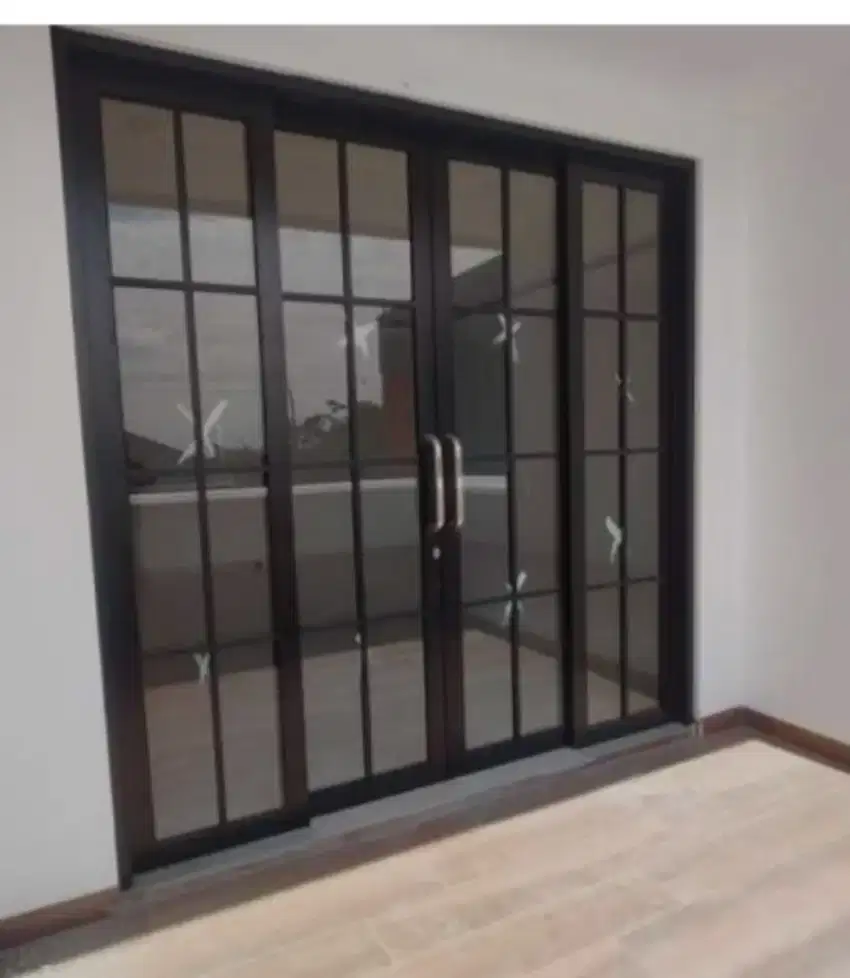 Pintu kaca partisi