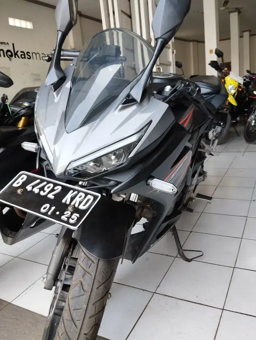 HONDA CBR 150 R 2019 KM 6K KREDIT DP 1JT CASH / TT JUGA BISA