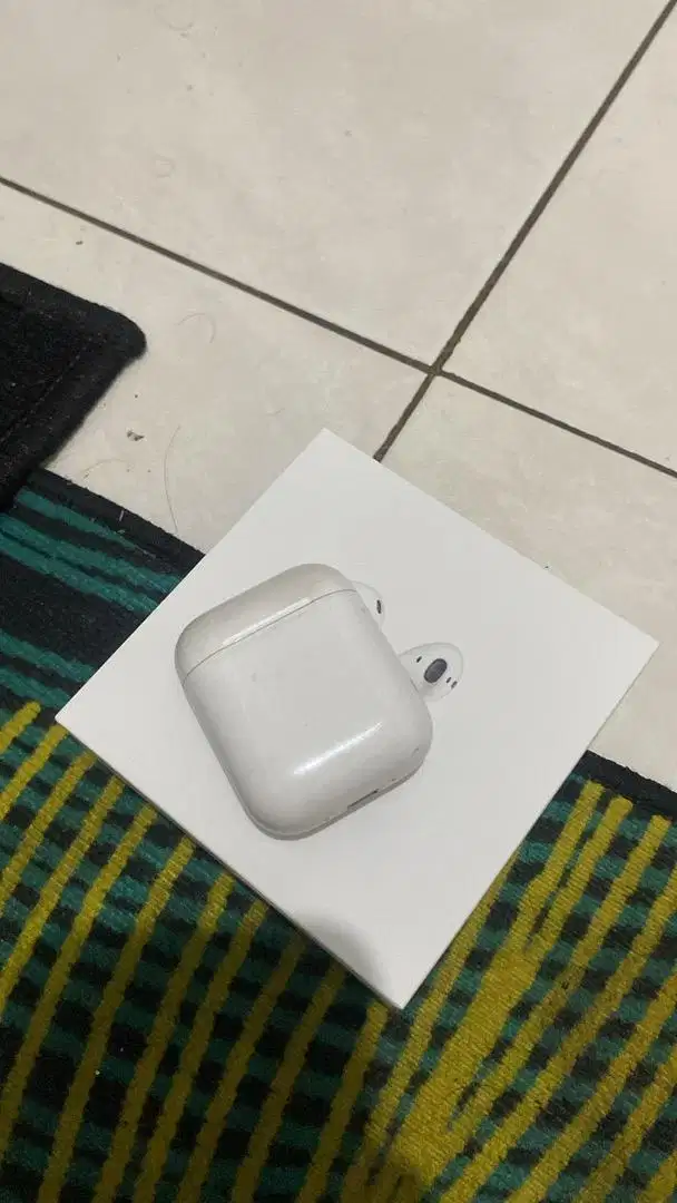 Airpods gen 2 with charging case