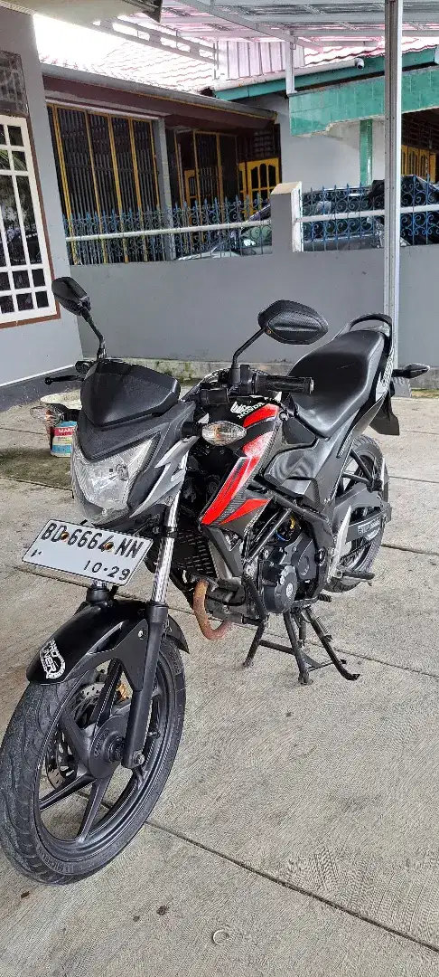 2014 Honda CB 150 R · Jarak yang sudah ditempuh 37.164 kilometer