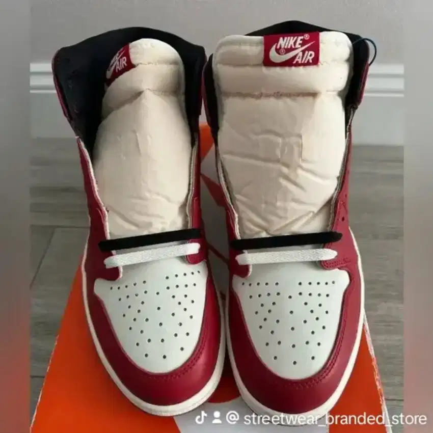 AJ1 Retro High OG Chicago Lost & Found