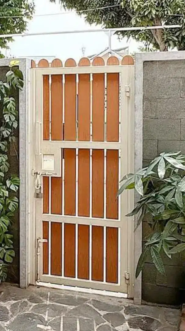 Pintu kecil minimalis motif kayu grc
