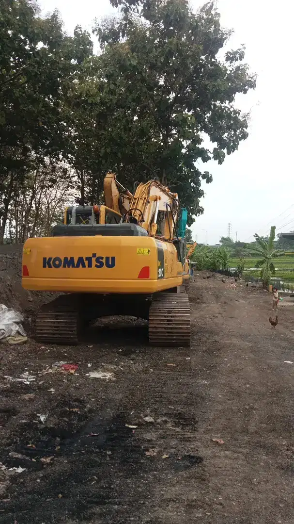 KOMATSU PC 200-8 2011