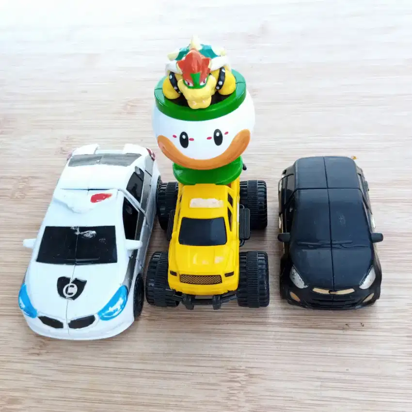 Paket 4 Mainan Figure Campur Mobil Robot & Bowser Mario Toys Bekas