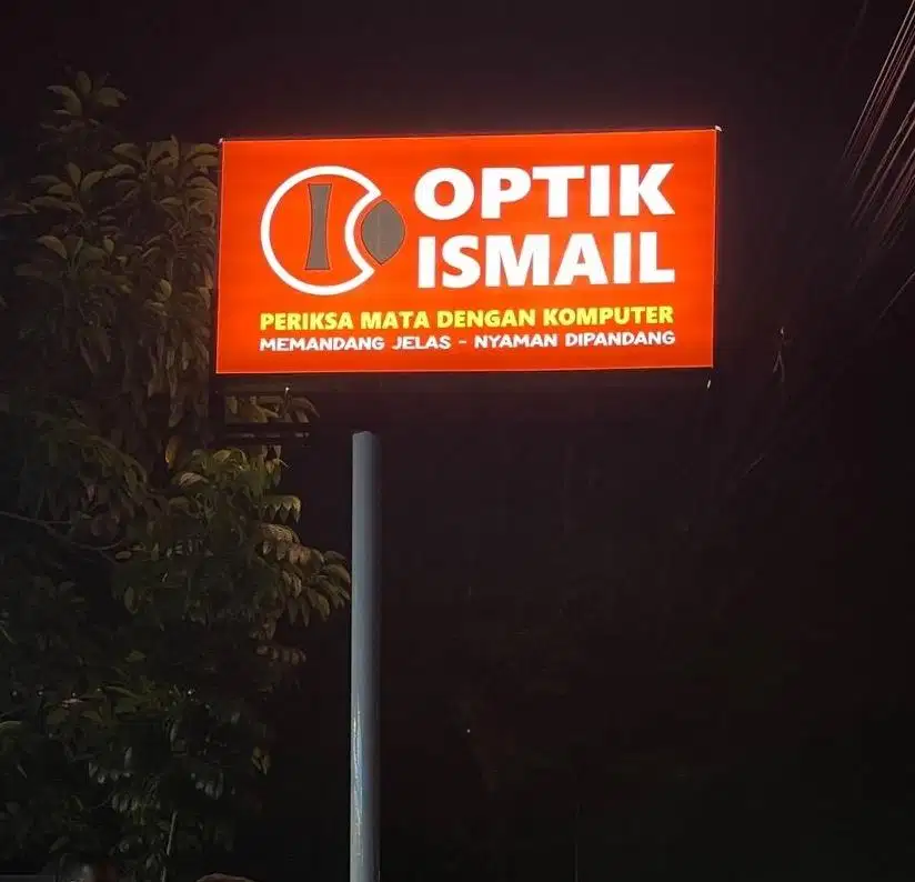 Neon Box Hotel Murah