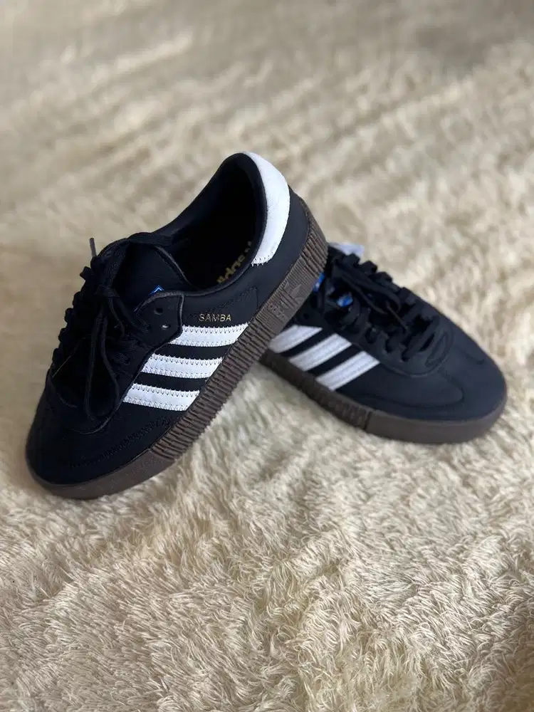 Addidas samba warna hitam size 37,5