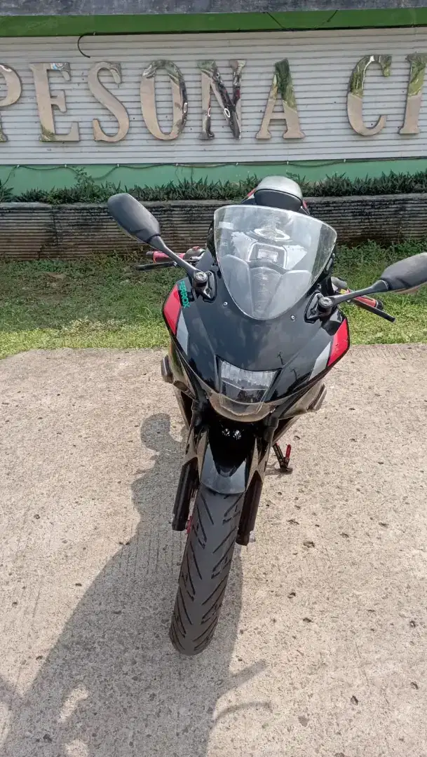 Nia: GSX-R PLAT B DEPOK DP 1,350,000 PAJAK HIDUP