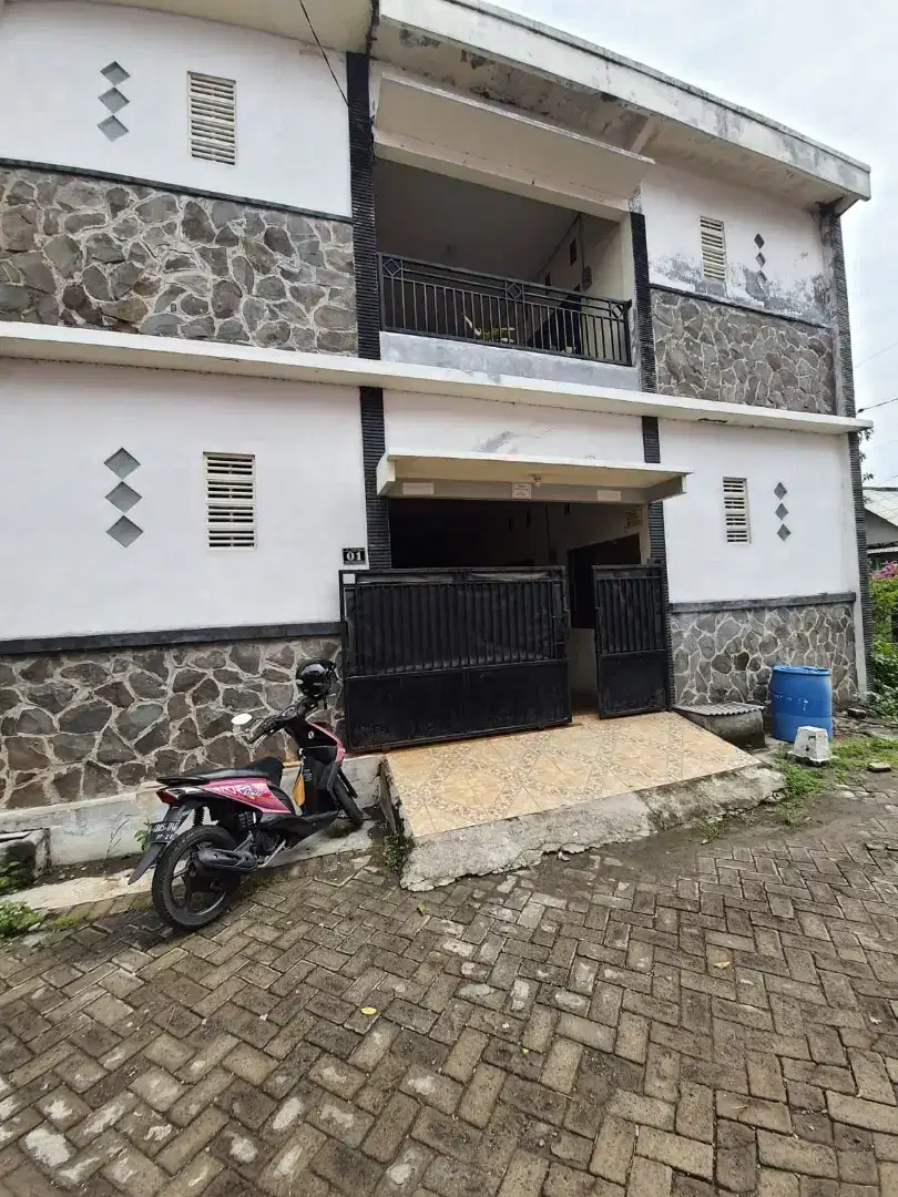 Rumah Kos 16 Kamar GKB, Manyar