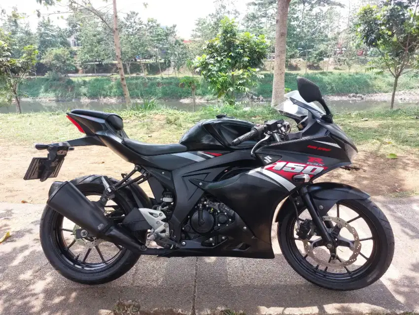 SUZUKI GSX R 150 TAHUN 2017 HITAM DOFF