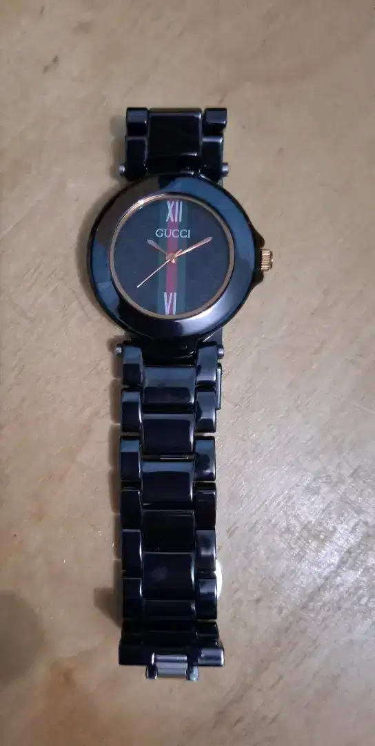 Jam tangan wanita Gucci ceramic hitam dia 3,5 cm