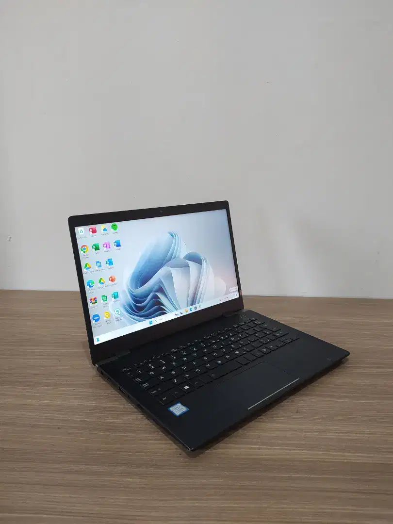 TOSHIBA DYNABOOK G83