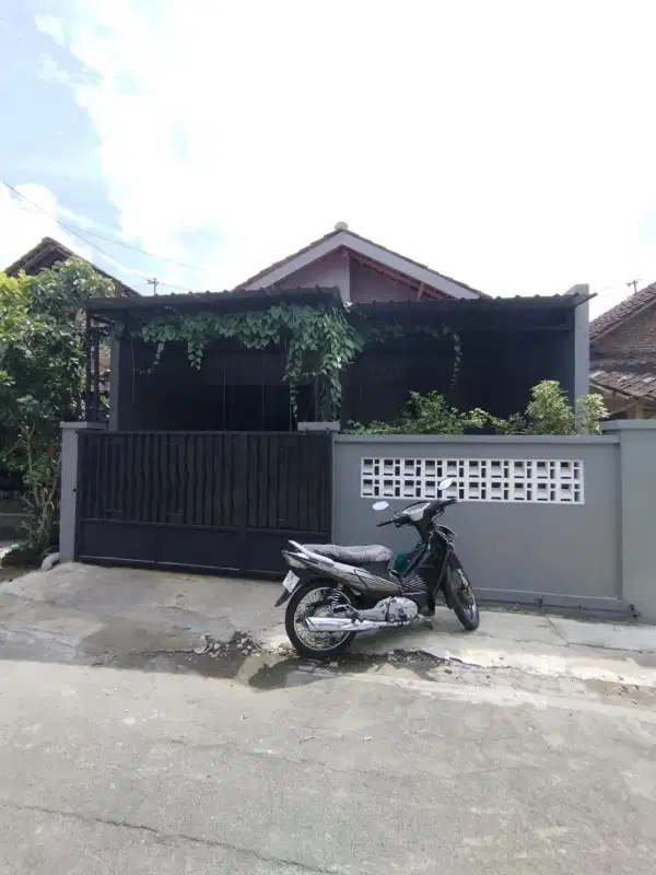 rumah cantik siap huni dekat exit tol solo