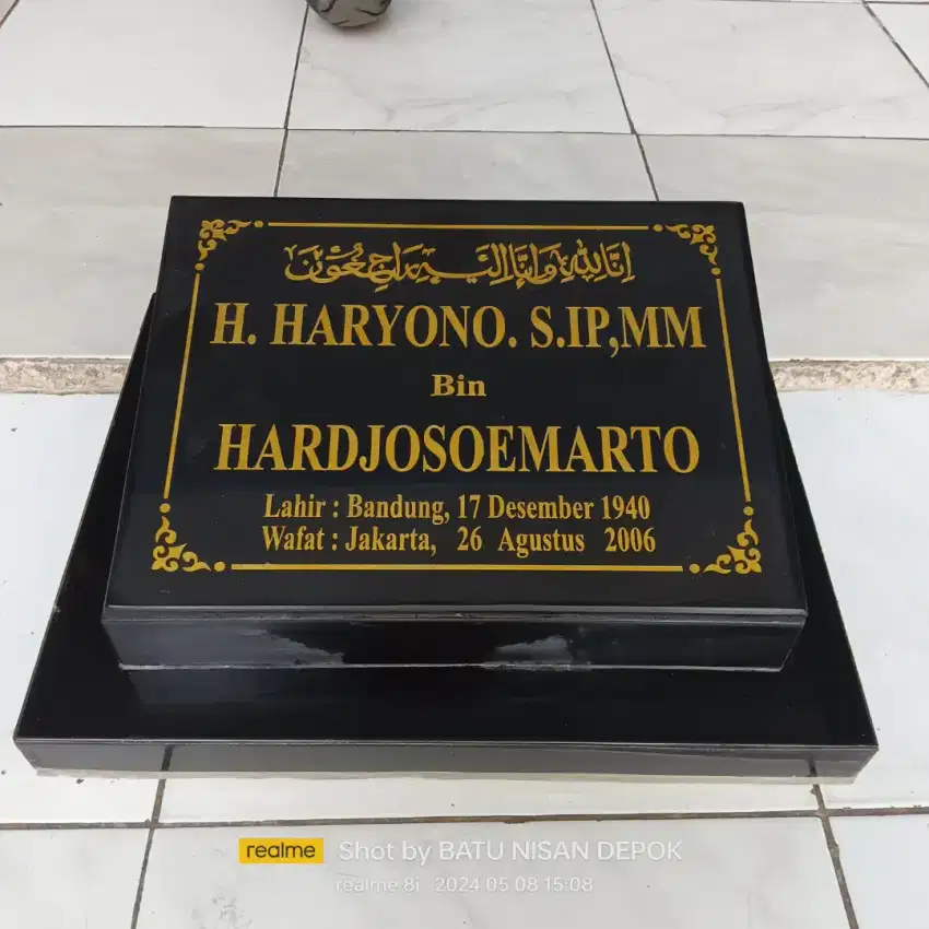 Batu nisan makam