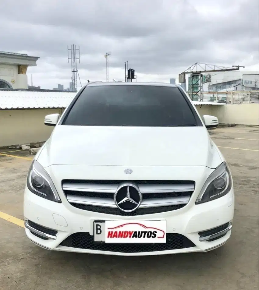 Mercedes Benz B200 Tahun 2013 Automatic Putih