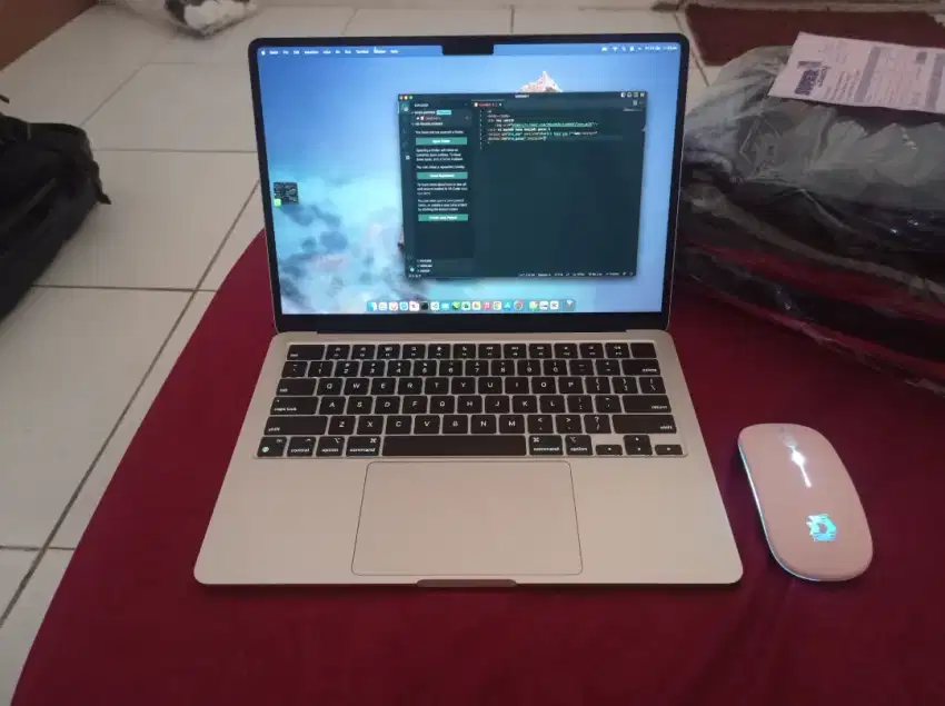 Di jual macbook air m2 8/256 starlight