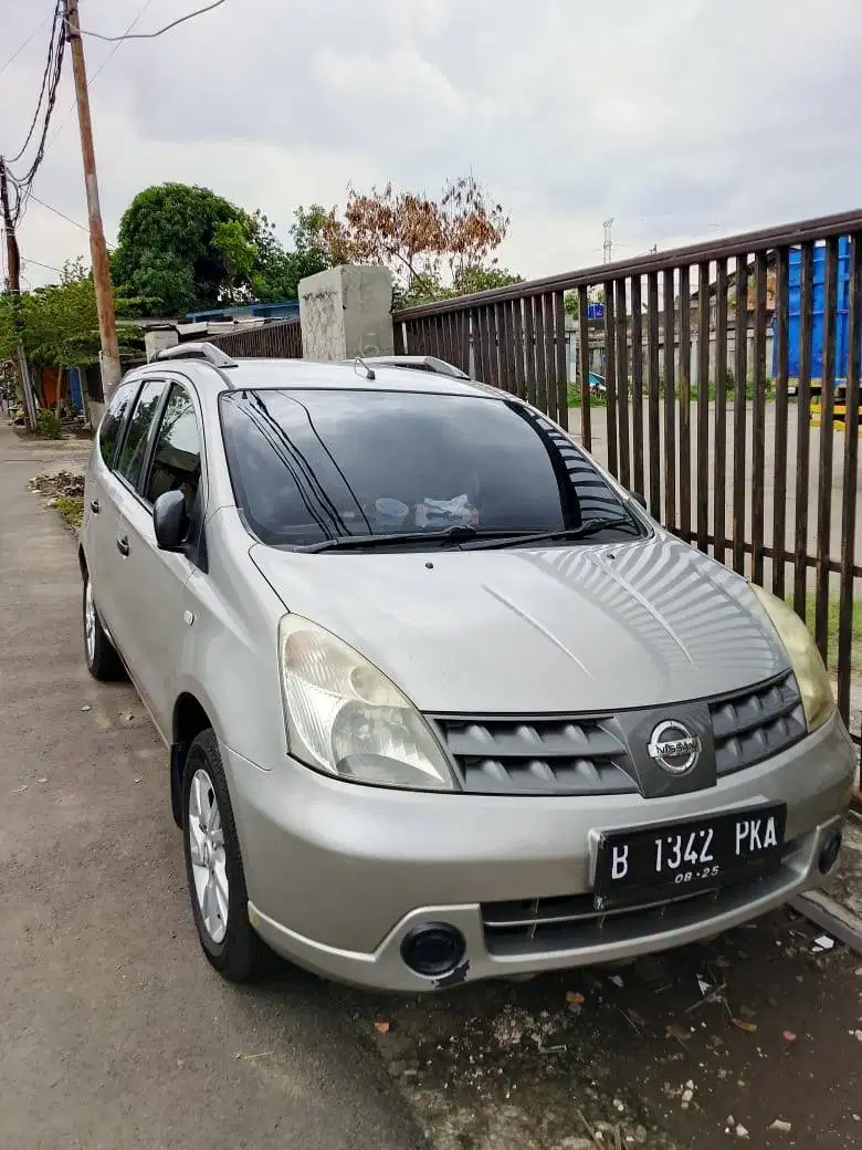 nissan livina 2010