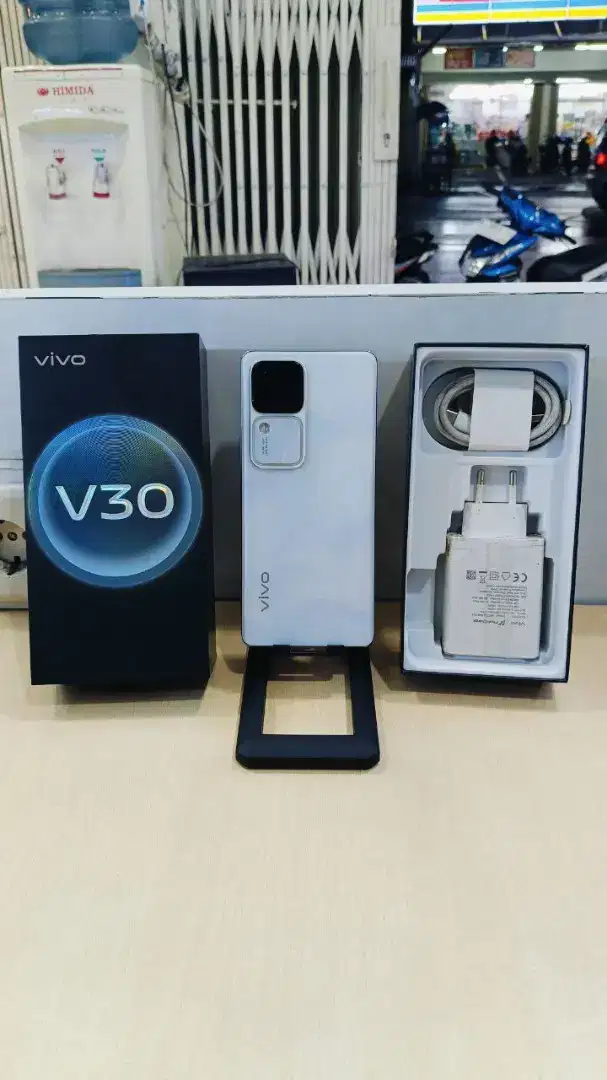 Vivo V30 8/256GB Resmi