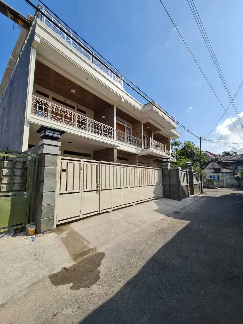 Rumah mewah baru berkelas di sriwedari dekat jalan slamet riyadi solo