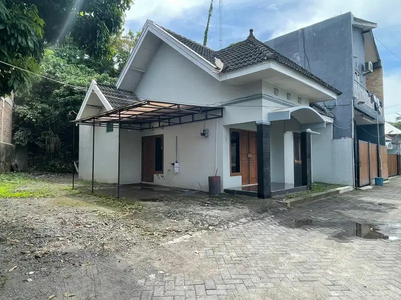 Di Sewakan Rumah dlm komplek perumahan candi gebang  condongcatur