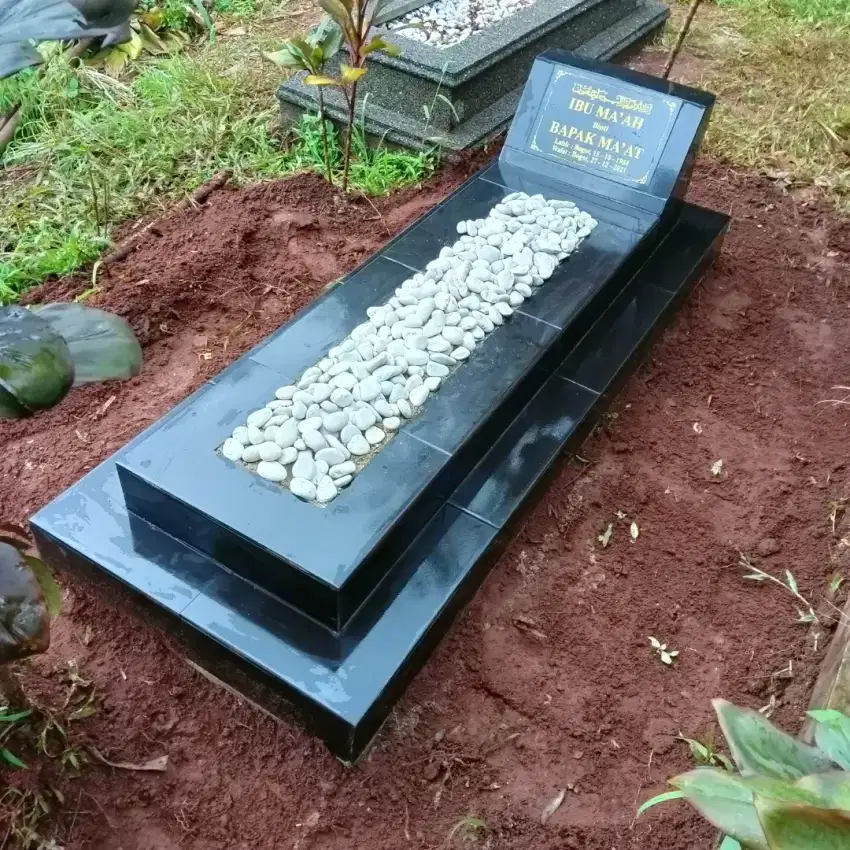 Batu nisan makam