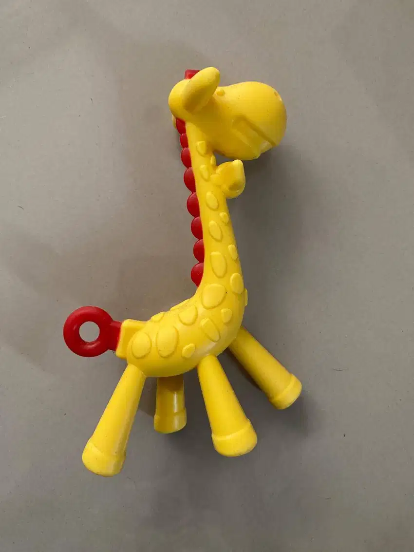 PRELOVED - BABY TEETHER SILIKON – JERAPAH KUNING