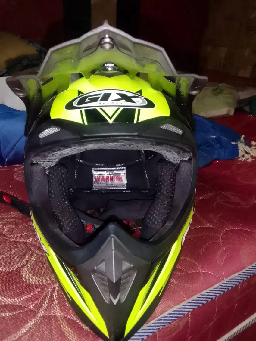 Helm gix cross warnahijau stabilo