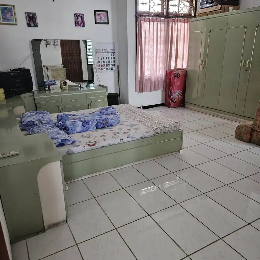 Set Tempat Tidur Bonus Lemari Meja Rias dan Kasur Springbed