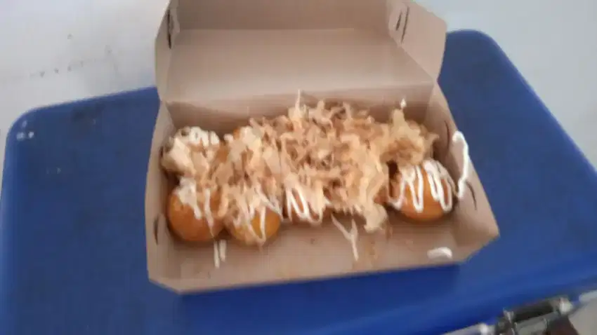 Penjual operator takoyaki okonomiyaki stay di Alfamart