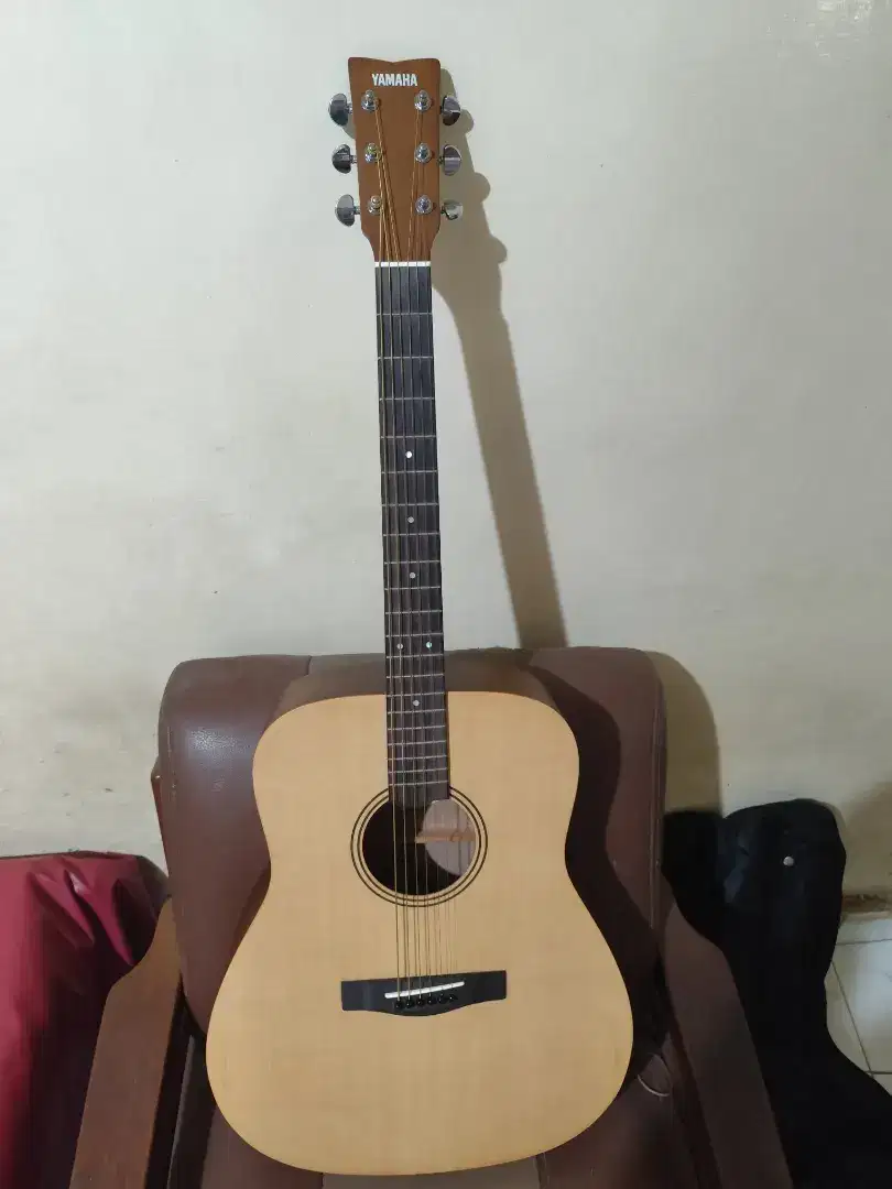 Gitar F400 masih mulus