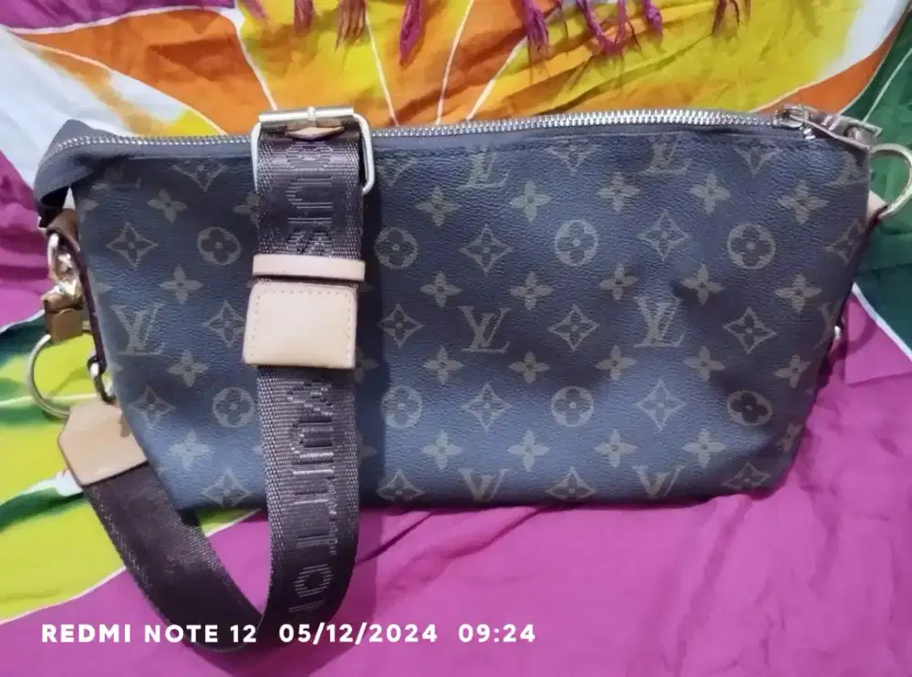 Tas slempang fashion LV