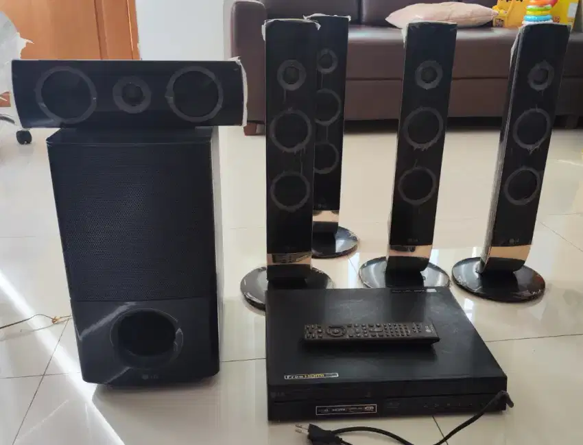 Home theater LG 5.1 dolby, DTS, full set