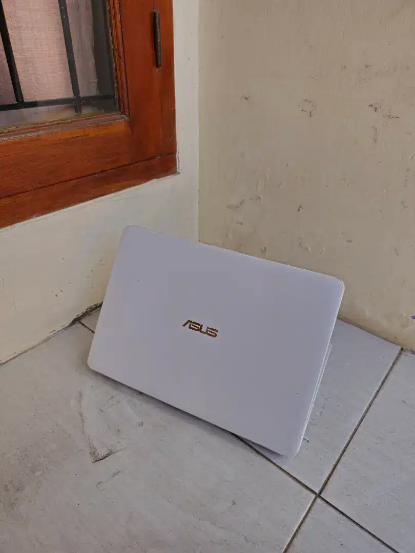 Laptop Asus X442UR Core i5 Kondisi 85% Siap Pakai. Batre Awet