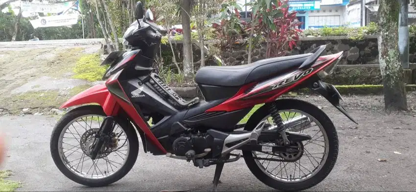 Honda Revo 2008 merah hitam