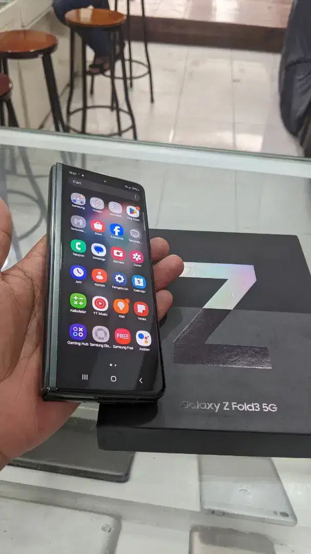 Samsung Galaxy Z Fold3 5G 12/512GB minus lcd dalam  ada garis hitam