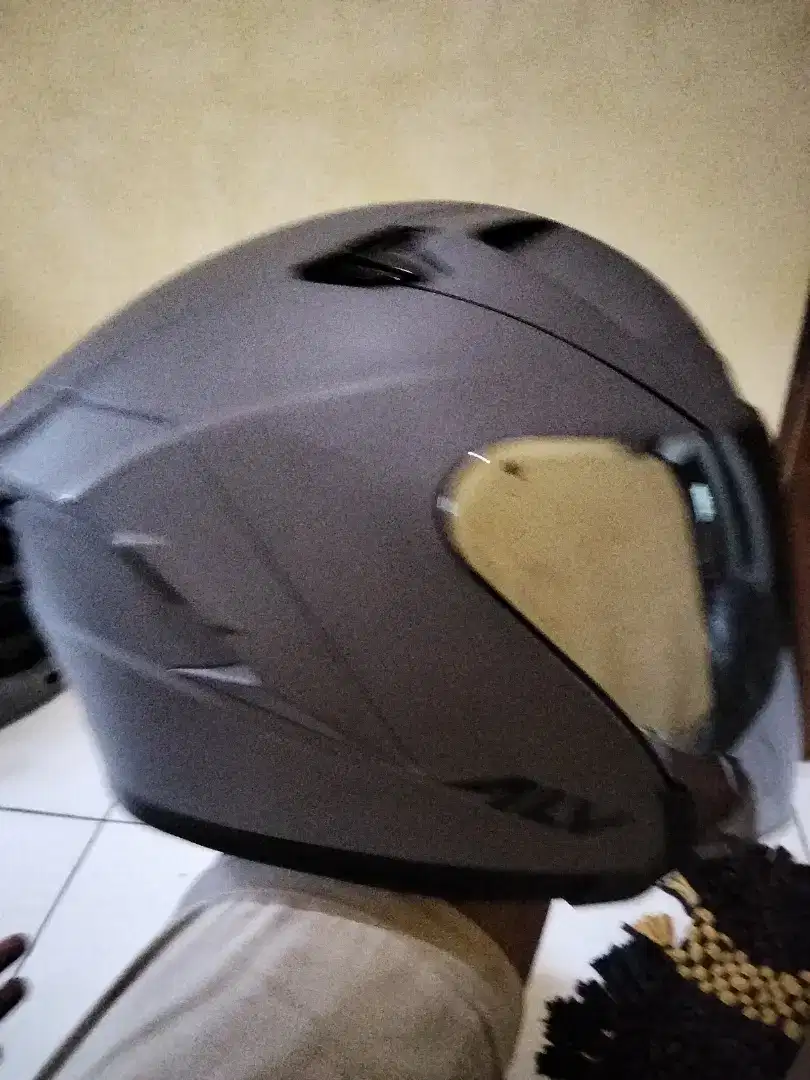 Helm bekas seperti baru