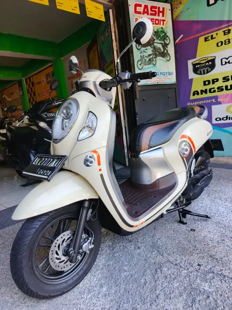 Wy.HANYA UM500.NEW SCOOPY 2021