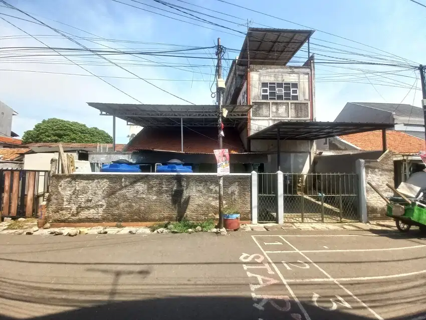 Rumah Lama 2 Lantai di Jalan Telkom, Kebon Baru, Tebet, Jakarta Selata