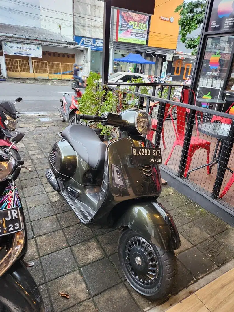 Dijual Vespa GTS 3v 2016 Green Hijau Lumut Langka