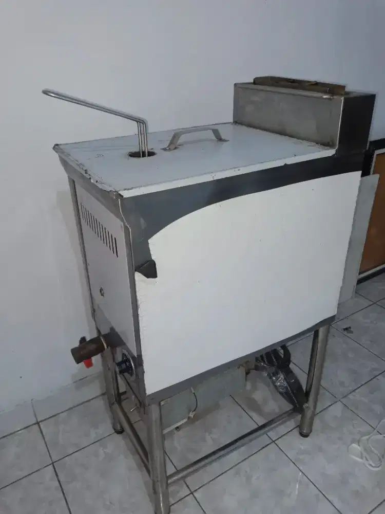 Deep fryer 17 L ada pengatur suhu bahan bakar gas