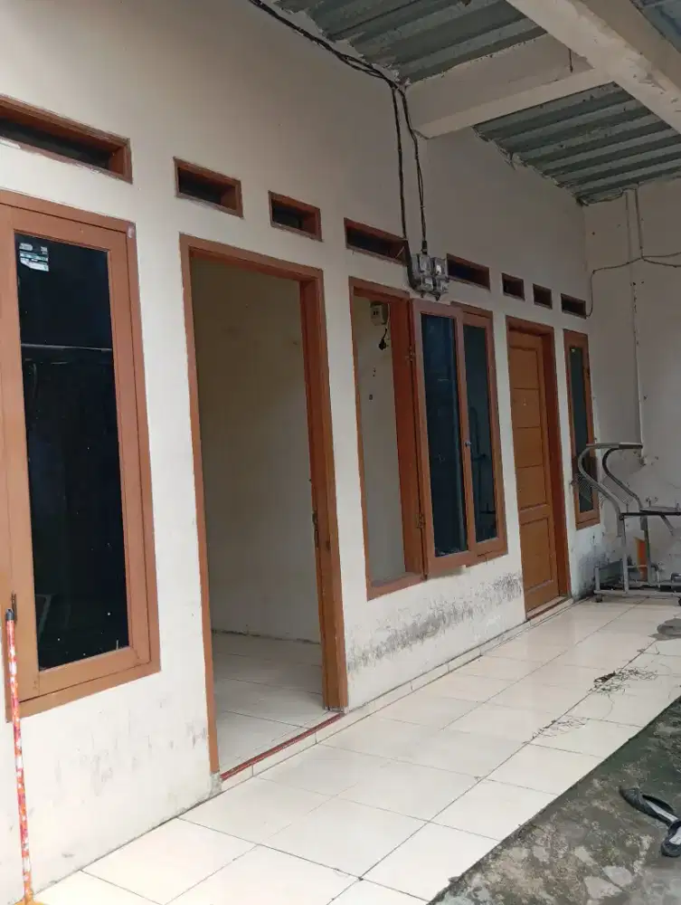 DIKONTRAKAN RUMAH 2 LANTAI