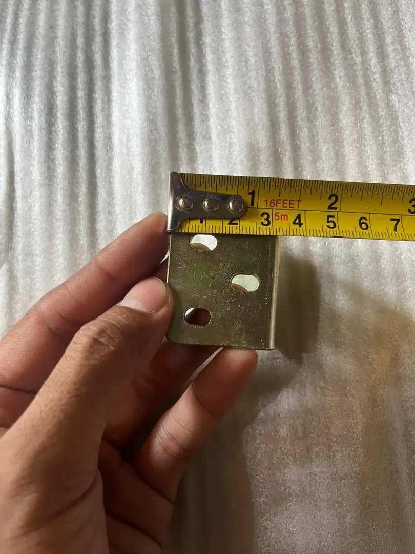 Bracket siku L bahan besi