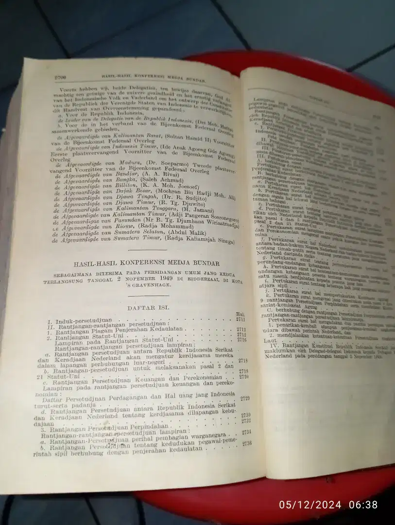 Buku sejarah Indonesia lepas dari penjajahan Belanda