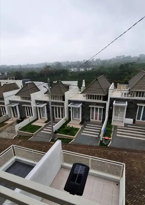 villa murah siap huni bonus furniture di dau dekat batu dan sengkaling