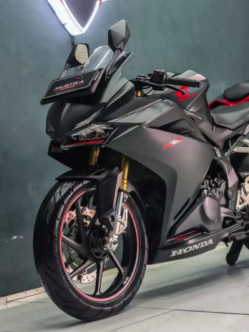 Odo 9rb Simpenan!!Honda CBR 250RR 2018 Black Matte Mulus-Mustika