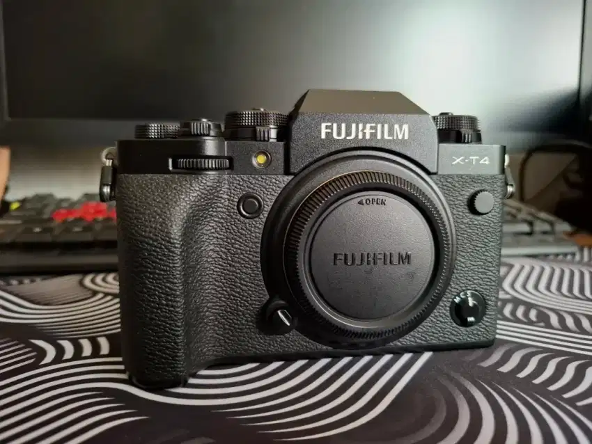 KAMERA FUJIFILM XT-4 BODY ONLY