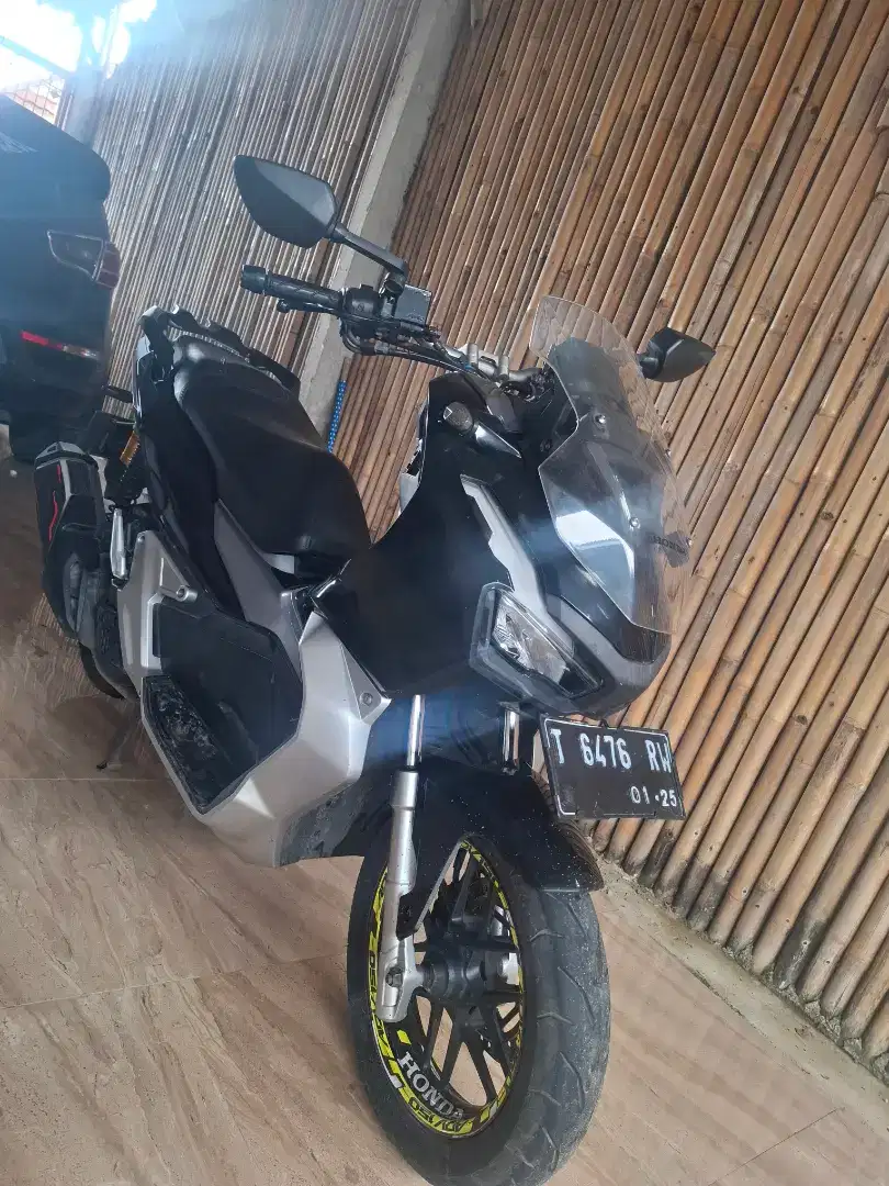 Honda ADV black