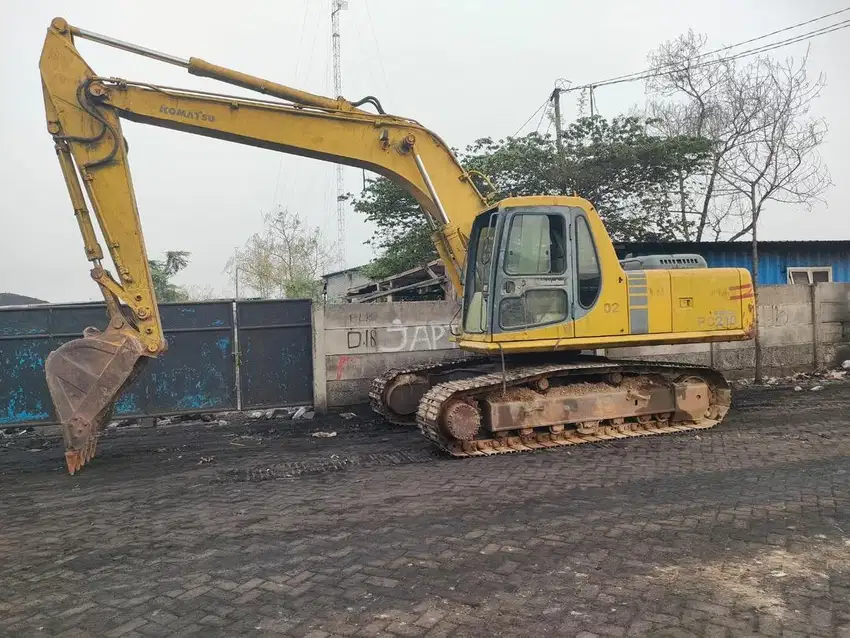 PC210 Komatsu excavator